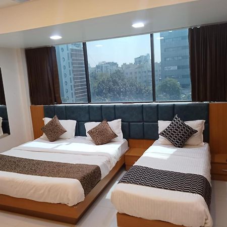 Hotel Exotic 아흐메다바드 외부 사진