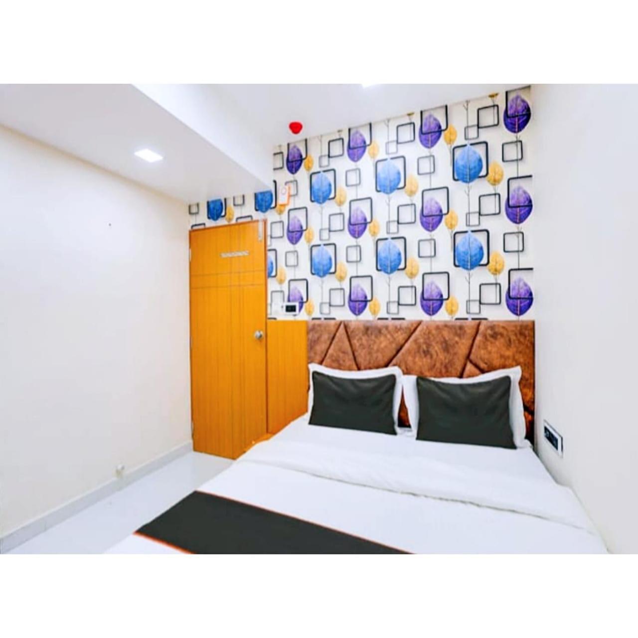 Hotel Exotic 아흐메다바드 외부 사진