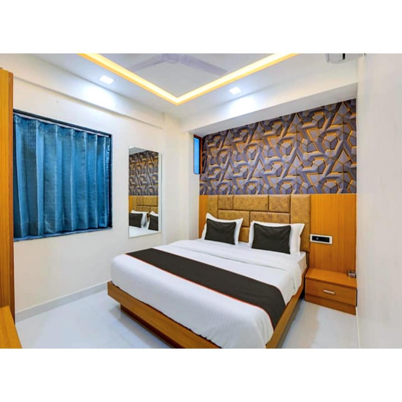 Hotel Exotic 아흐메다바드 외부 사진