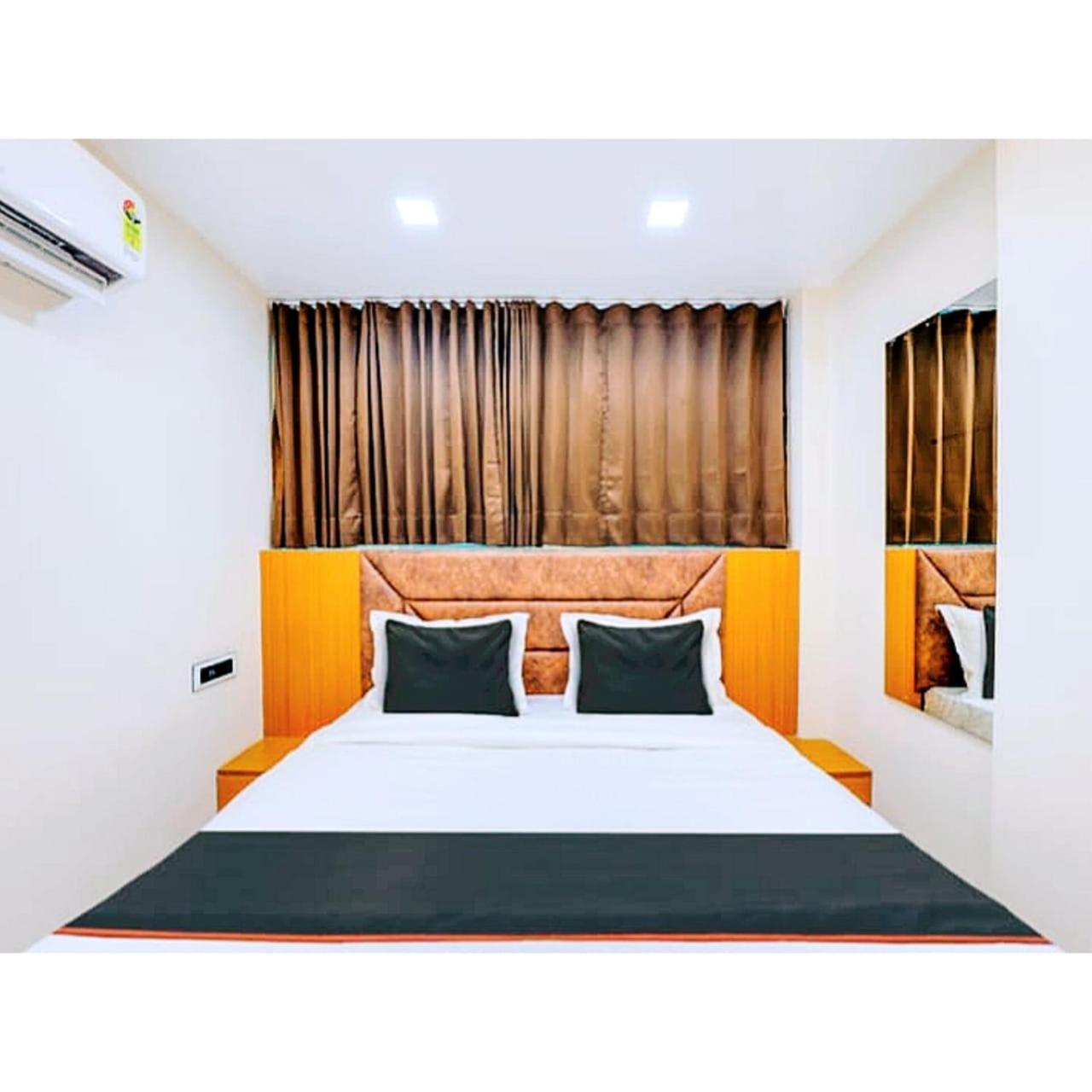 Hotel Exotic 아흐메다바드 외부 사진