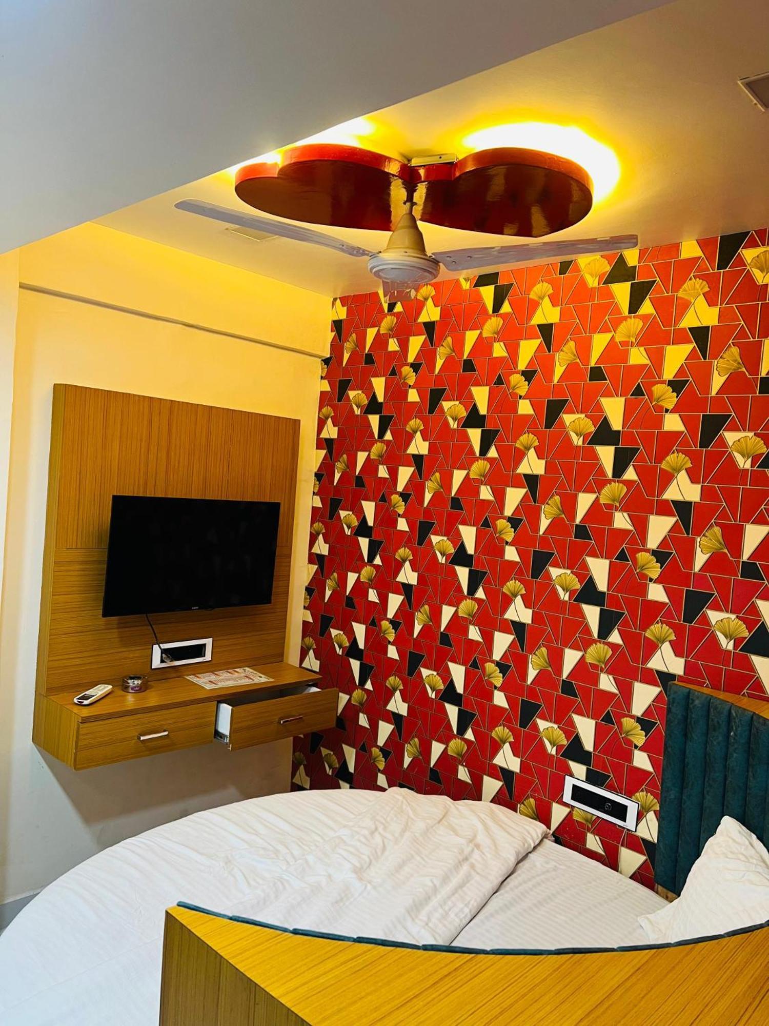 Hotel Exotic 아흐메다바드 외부 사진