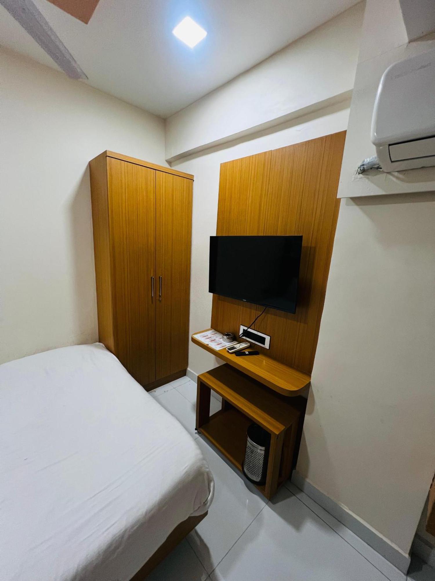 Hotel Exotic 아흐메다바드 외부 사진